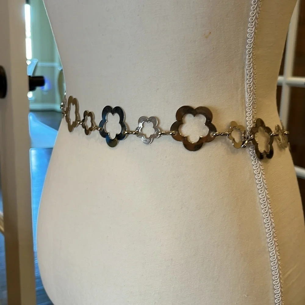 Silver Tone Boho Open Flower Concho Metal Chain Link Belt OS One Size